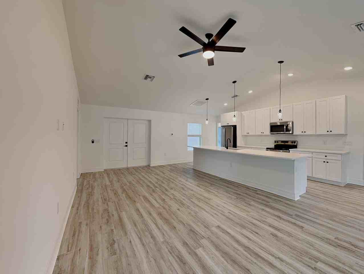 2308 Nw 9th Ave - Photo 3 of 19