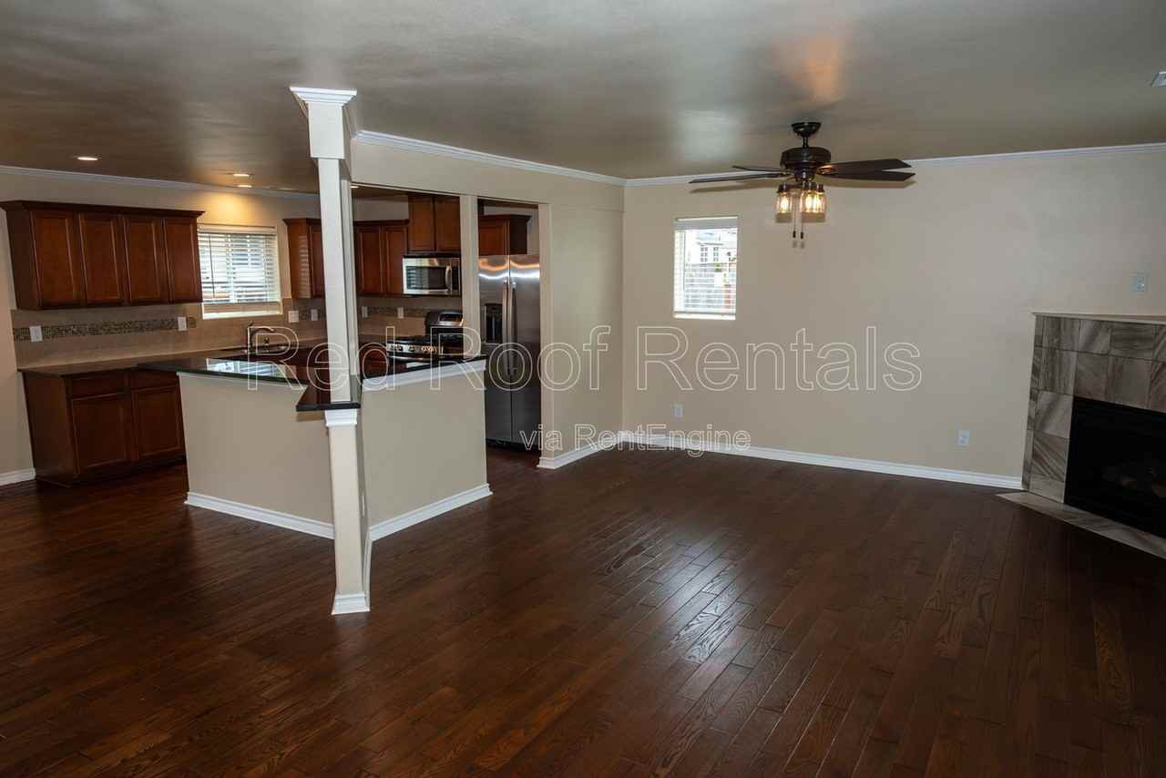 10009 Greenbrier Ct Se - Photo 7 of 43