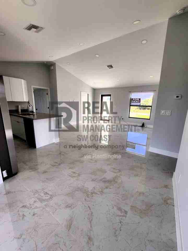 2906 68th St W - Photo 2 of 21