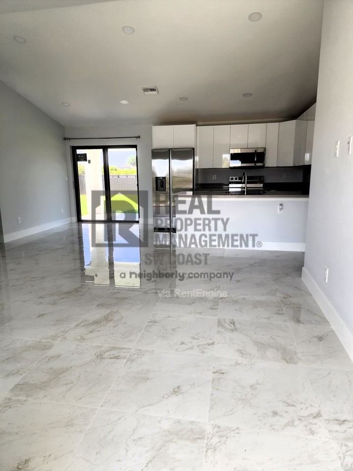 2906 68th St W - Photo 3 of 21