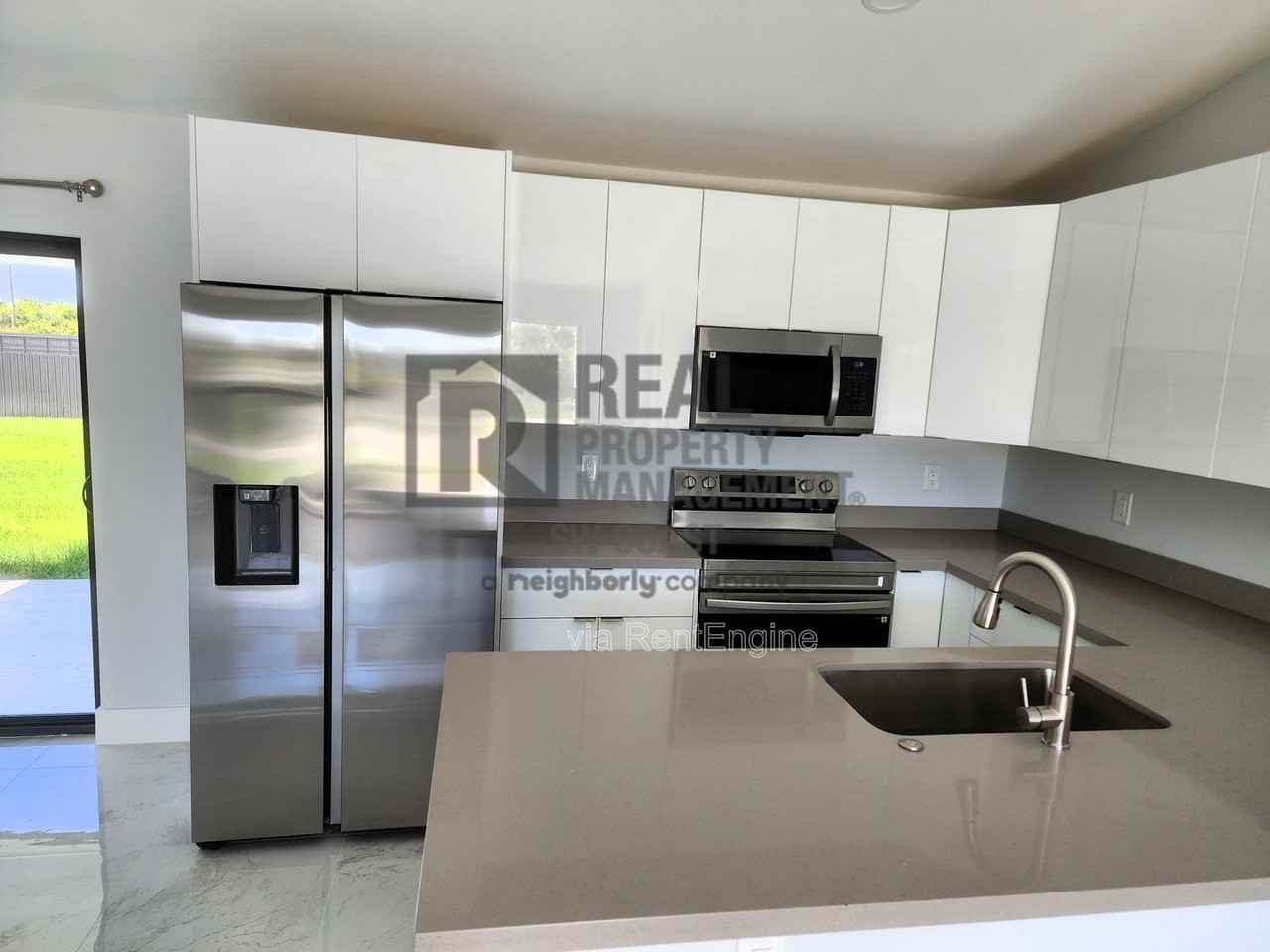 2906 68th St W - Photo 4 of 21