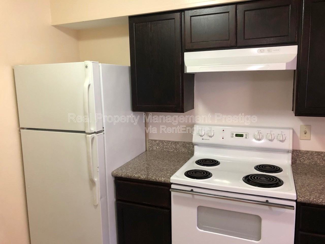 1520 Yale St #17 - Photo 5 of 8