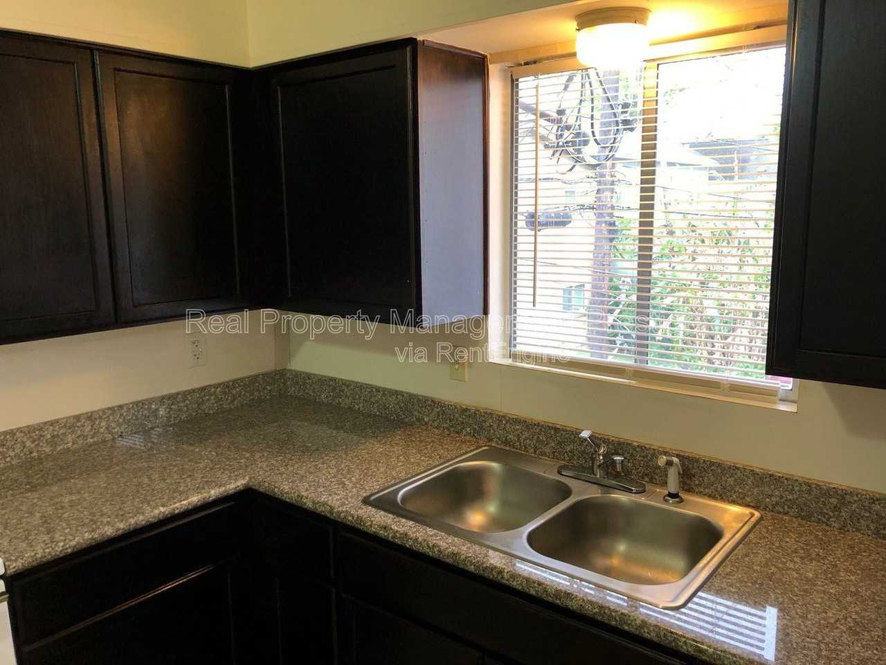 1520 Yale St #17 - Photo 6 of 8