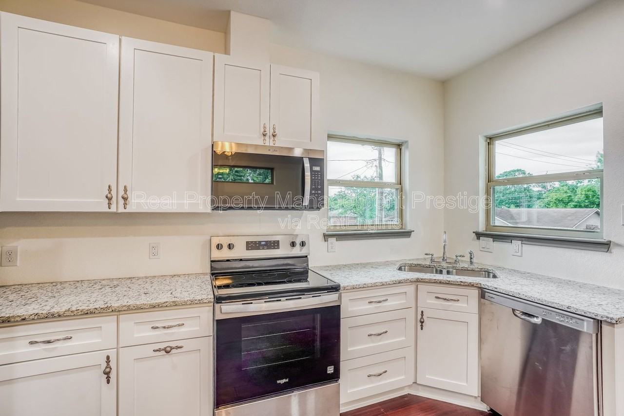 3502 Longwood Dr #B - Photo 6 of 15