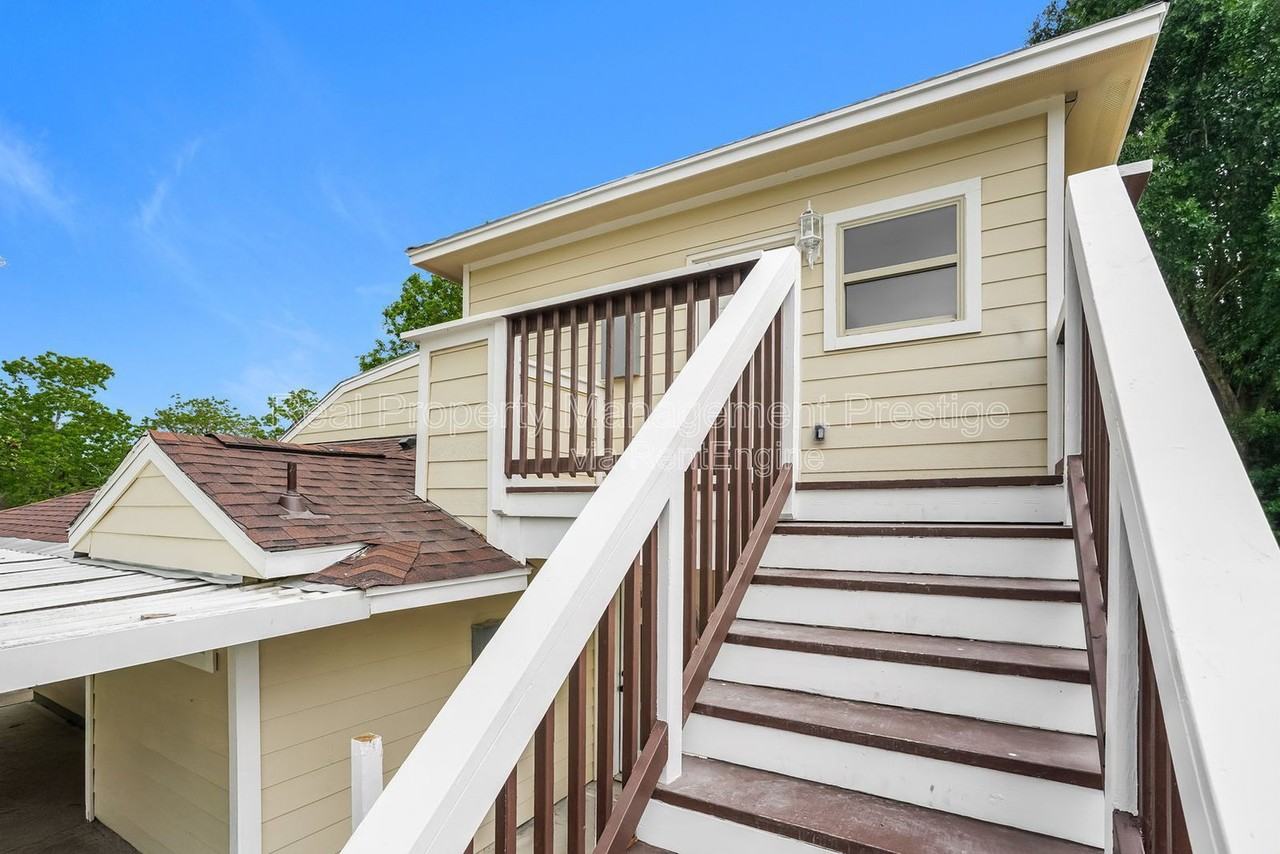 3502 Longwood Dr #B - Photo 7 of 15