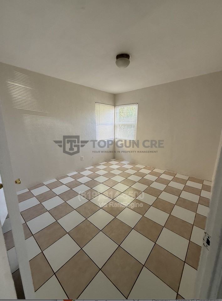 4050 42nd St #4050 - Photo 6 of 10