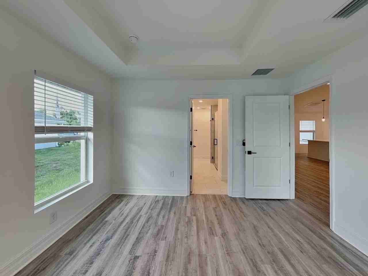 1510 Ne 13th Pl - Photo 4 of 17