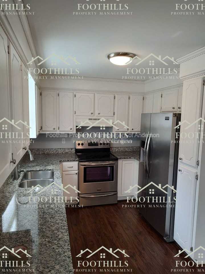 213 Lake Forest Cir - Photo 6 of 29