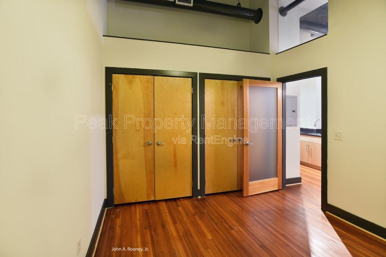 132 N Sycamore St #207 - Photo 7 of 16