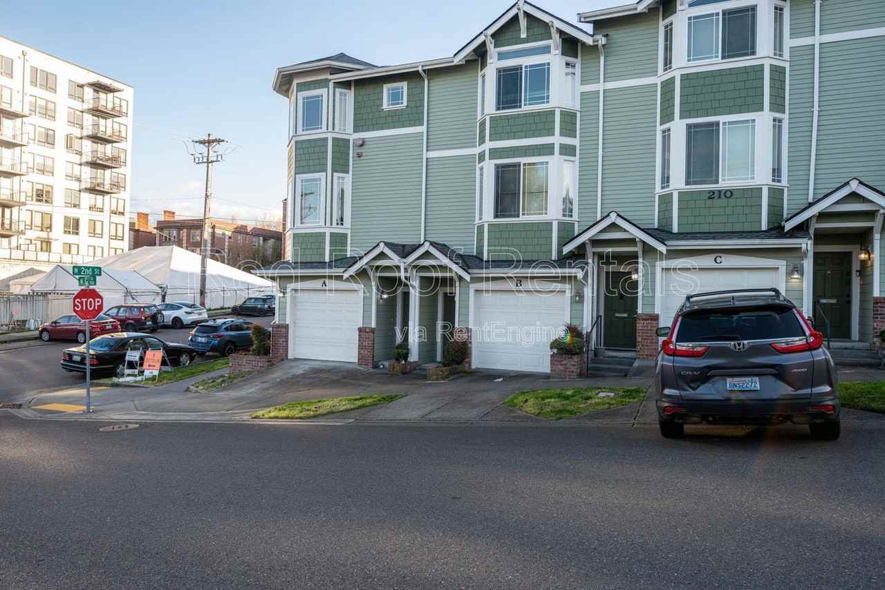 210 N G St #A - Photo 3 of 32