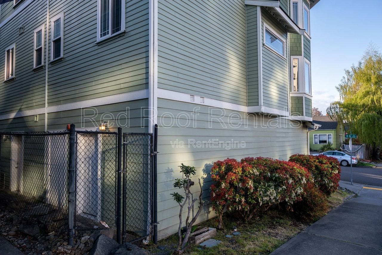 210 N G St #A - Photo 5 of 32