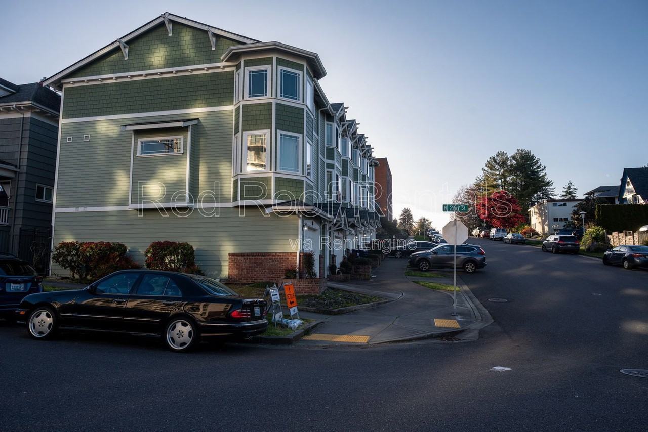 210 N G St #A - Photo 6 of 32