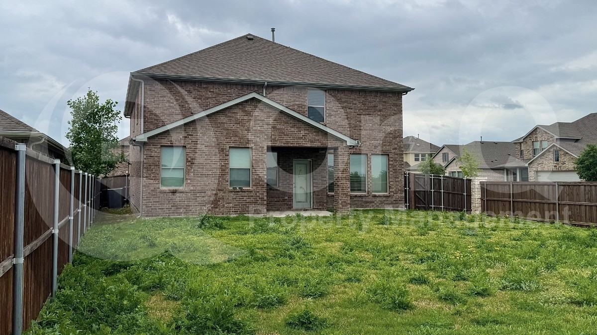 2401 Lovegrass Ln - Photo 4 of 4