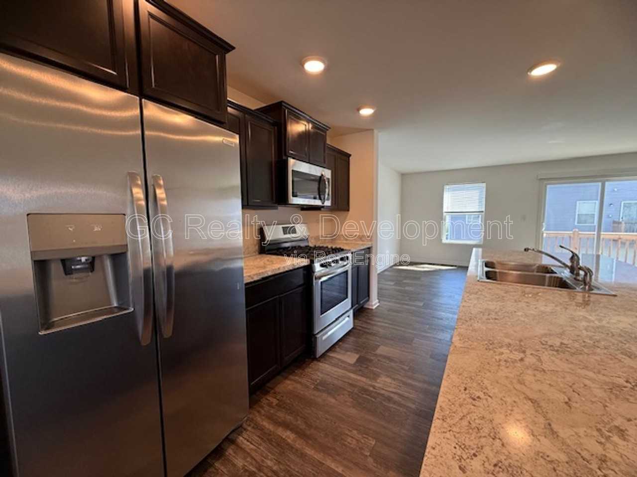 2372 Upland Rd - Photo 3 of 32