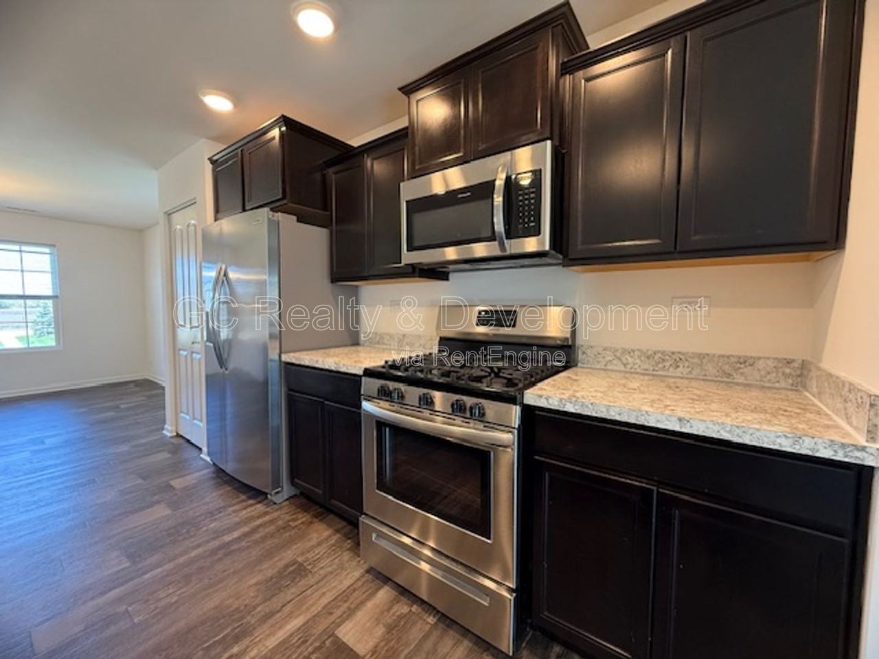 2372 Upland Rd - Photo 4 of 32