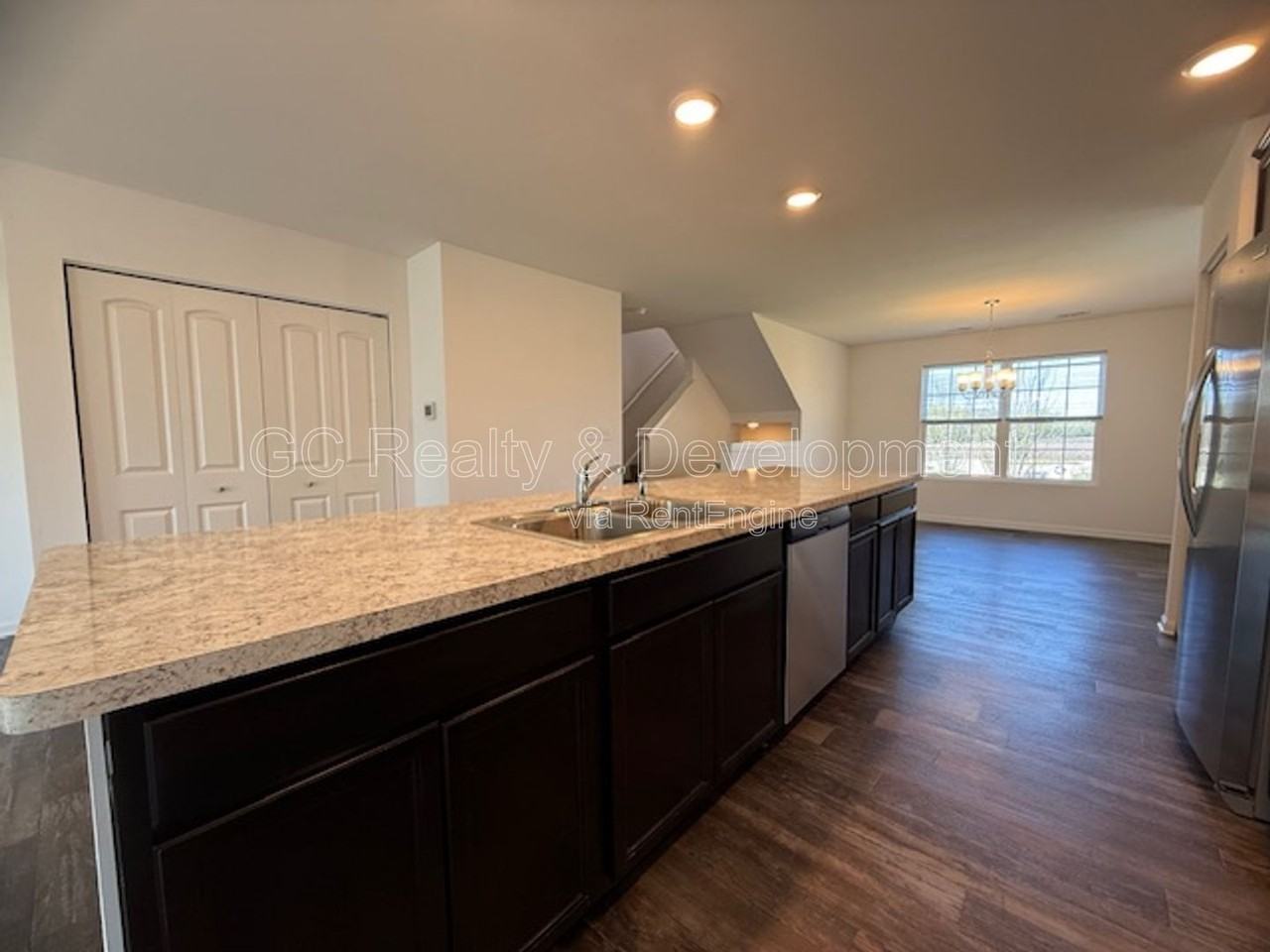 2372 Upland Rd - Photo 5 of 32