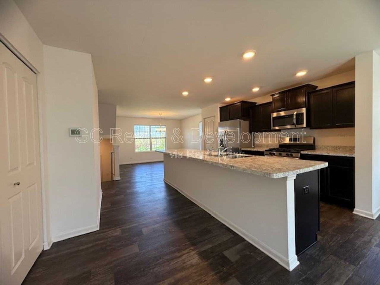 2372 Upland Rd - Photo 6 of 32