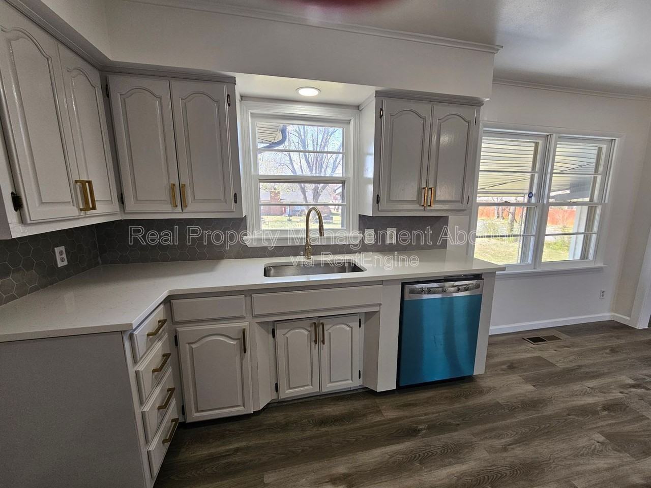 1030 N Hickory Ave - Photo 6 of 23