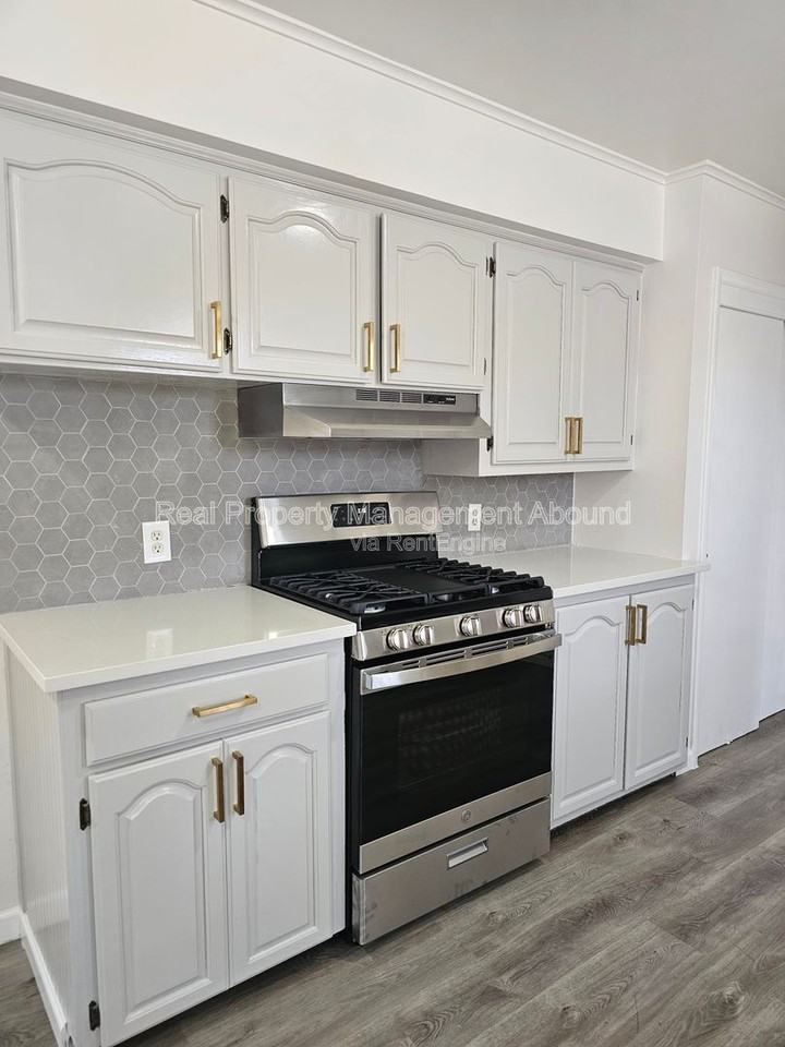 1030 N Hickory Ave - Photo 7 of 23