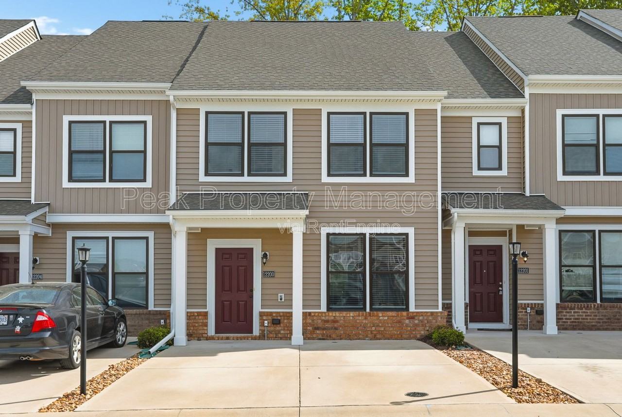 12200 Dutch Elm Cir - Photo 3 of 28