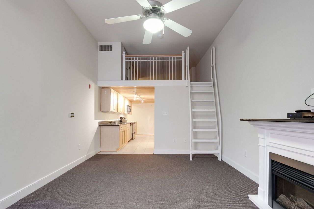 1321 1/2 E Main St #201 - Photo 5 of 17