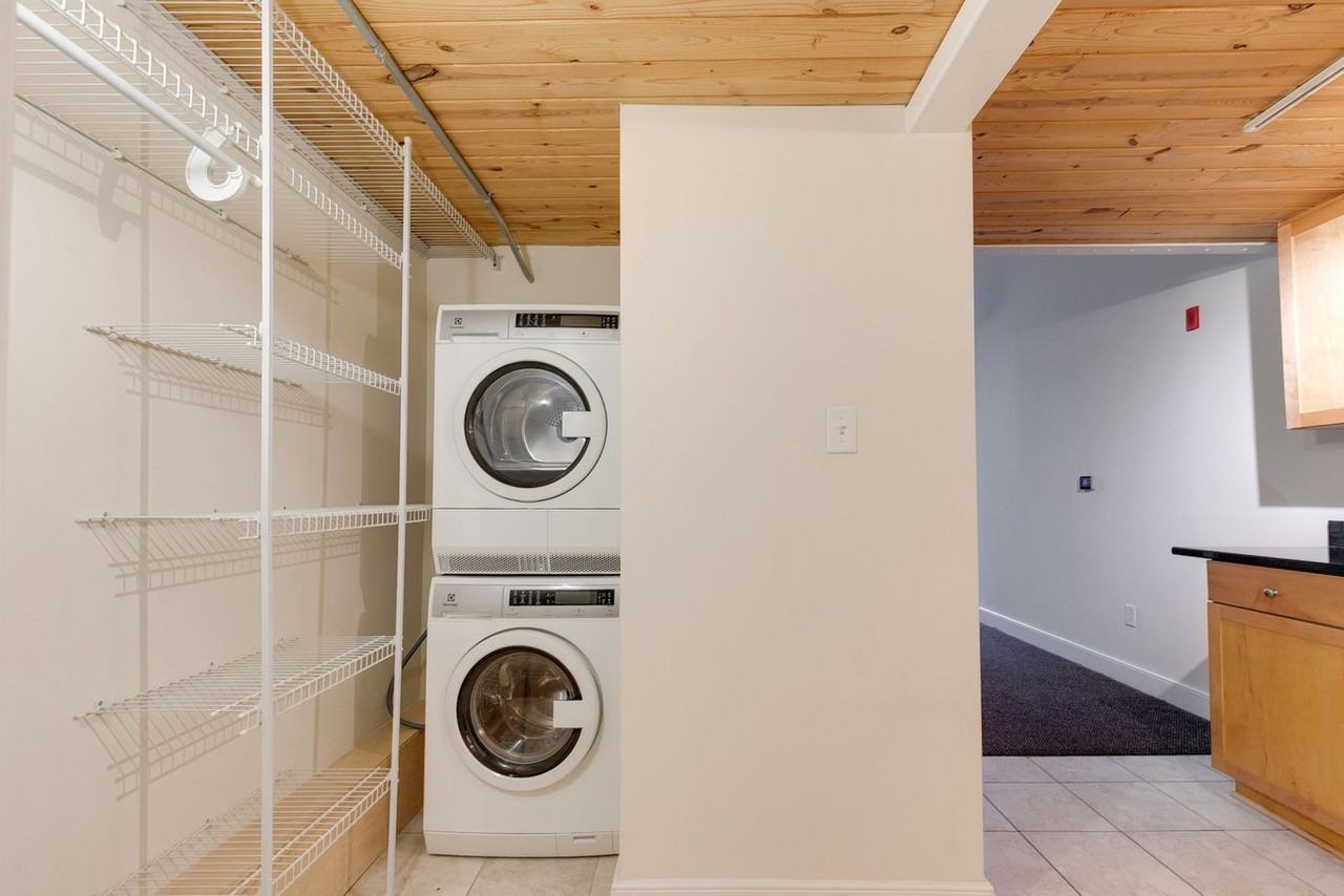 1321 1/2 E Main St #201 - Photo 7 of 17