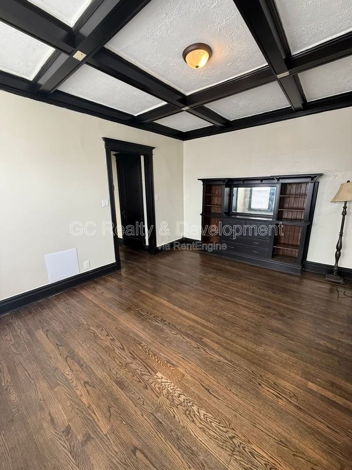 1452 E Marquette Rd #3 - Photo 4 of 9