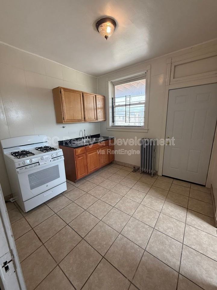 1452 E Marquette Rd #3 - Photo 5 of 9