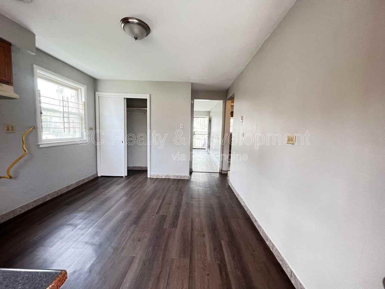 9252 S Merrill Ave - Photo 4 of 14