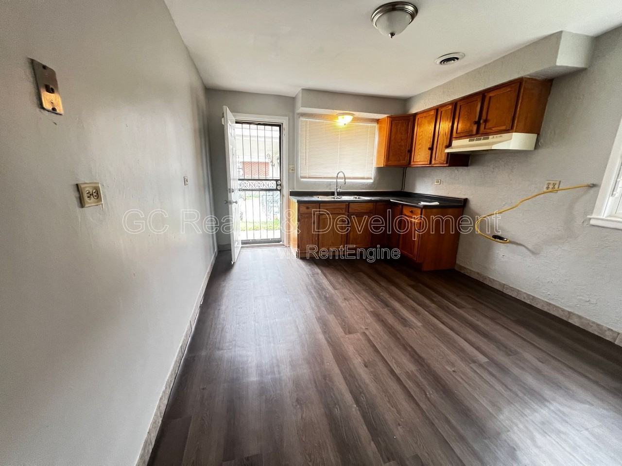 9252 S Merrill Ave - Photo 5 of 14