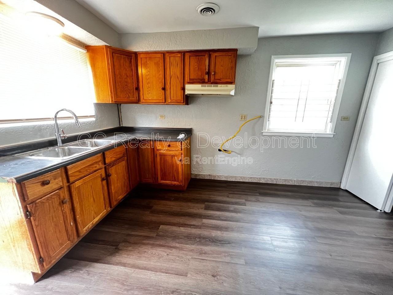 9252 S Merrill Ave - Photo 6 of 14