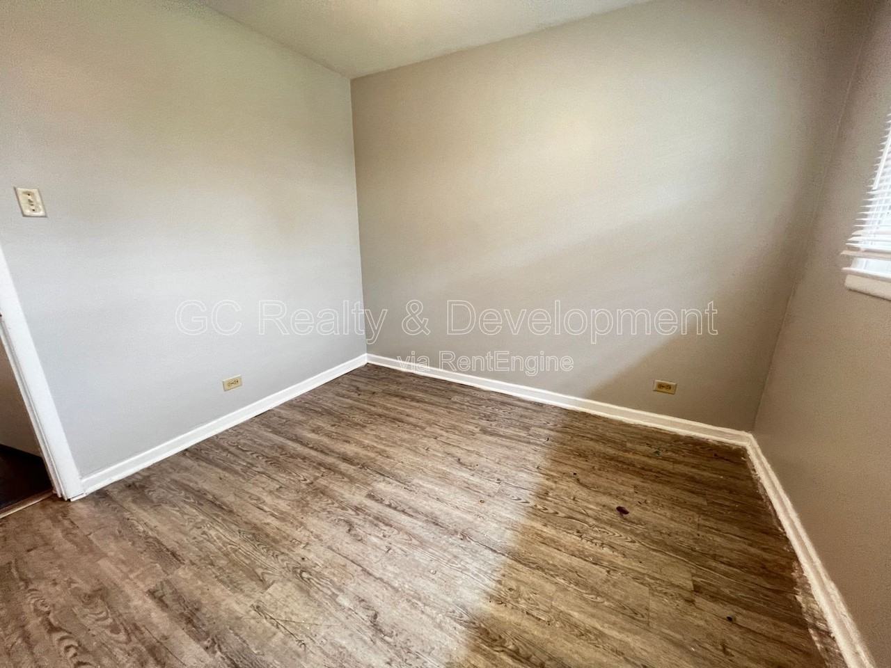 9252 S Merrill Ave - Photo 7 of 14