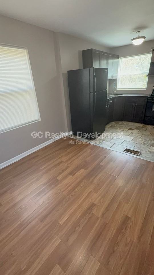 9951 S Oglesby Ave - Photo 5 of 14