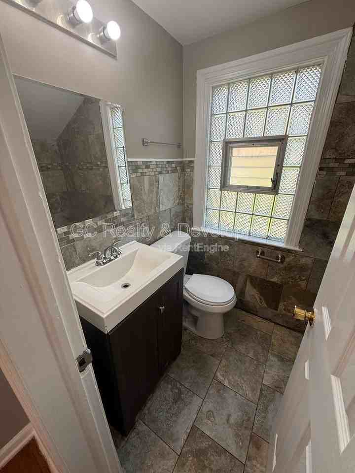 9951 S Oglesby Ave - Photo 7 of 14