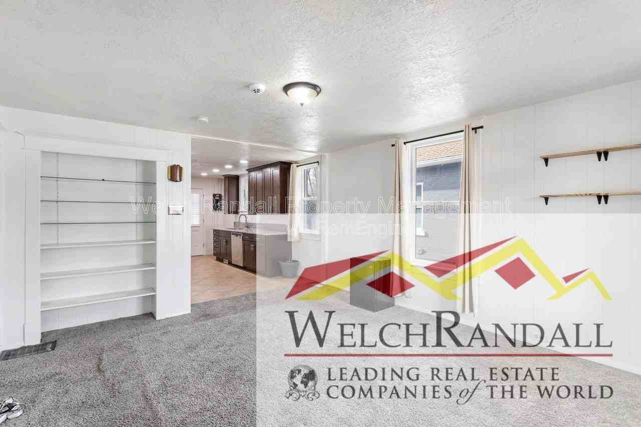 825 27th St - Photo 4 of 15