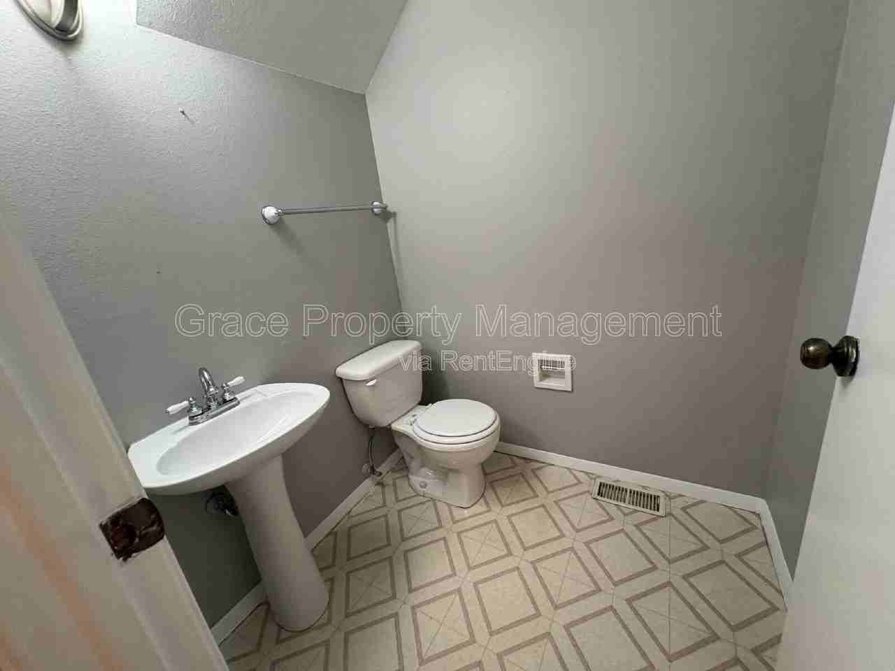 3541 S Kittredge St #C - Photo 7 of 19