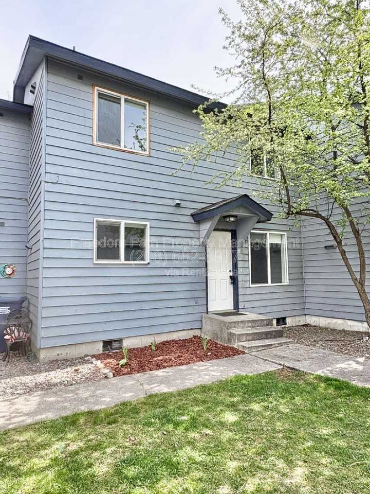 801 N Brigger St #E - Photo 2 of 12