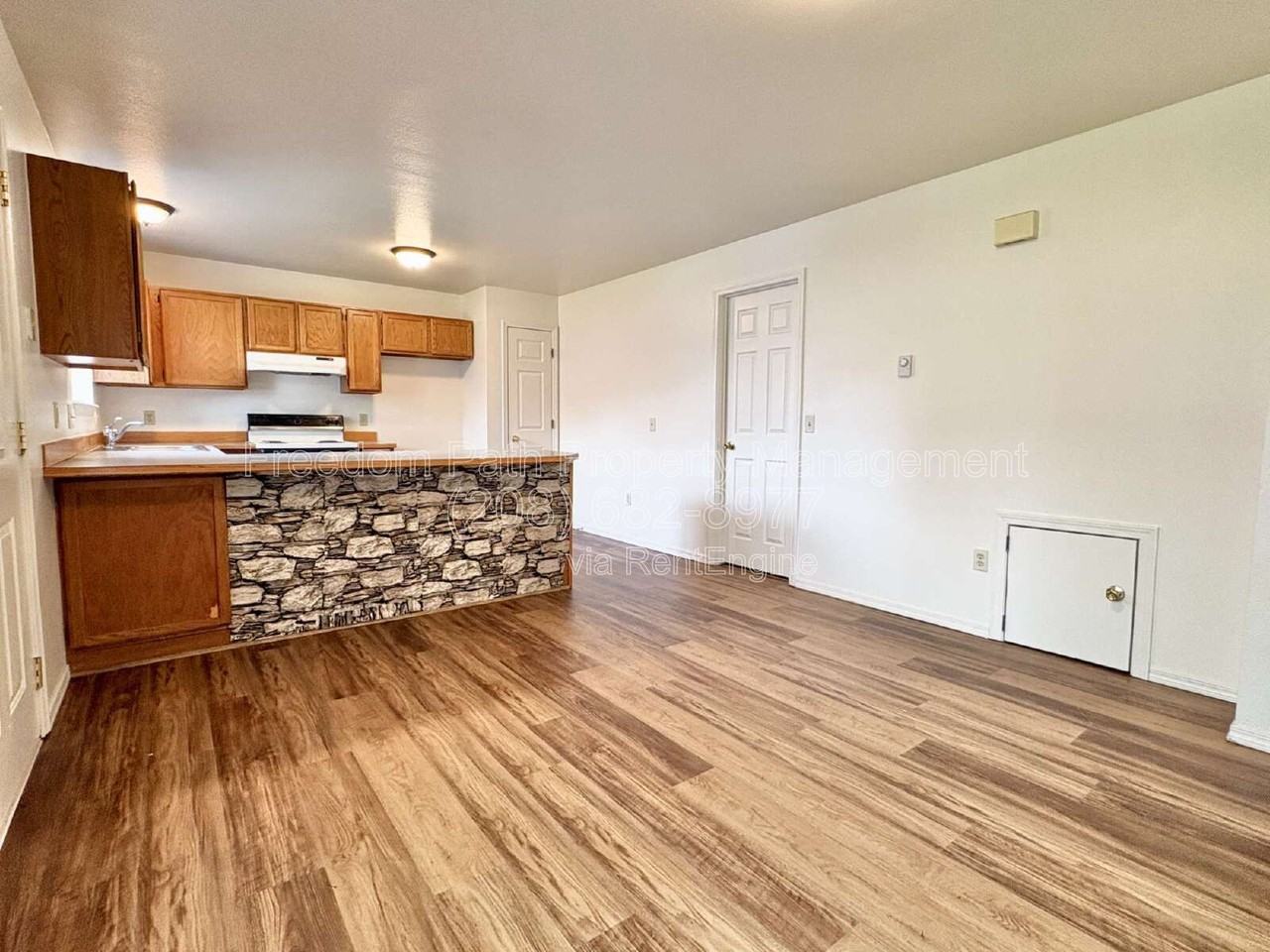 801 N Brigger St #E - Photo 3 of 12