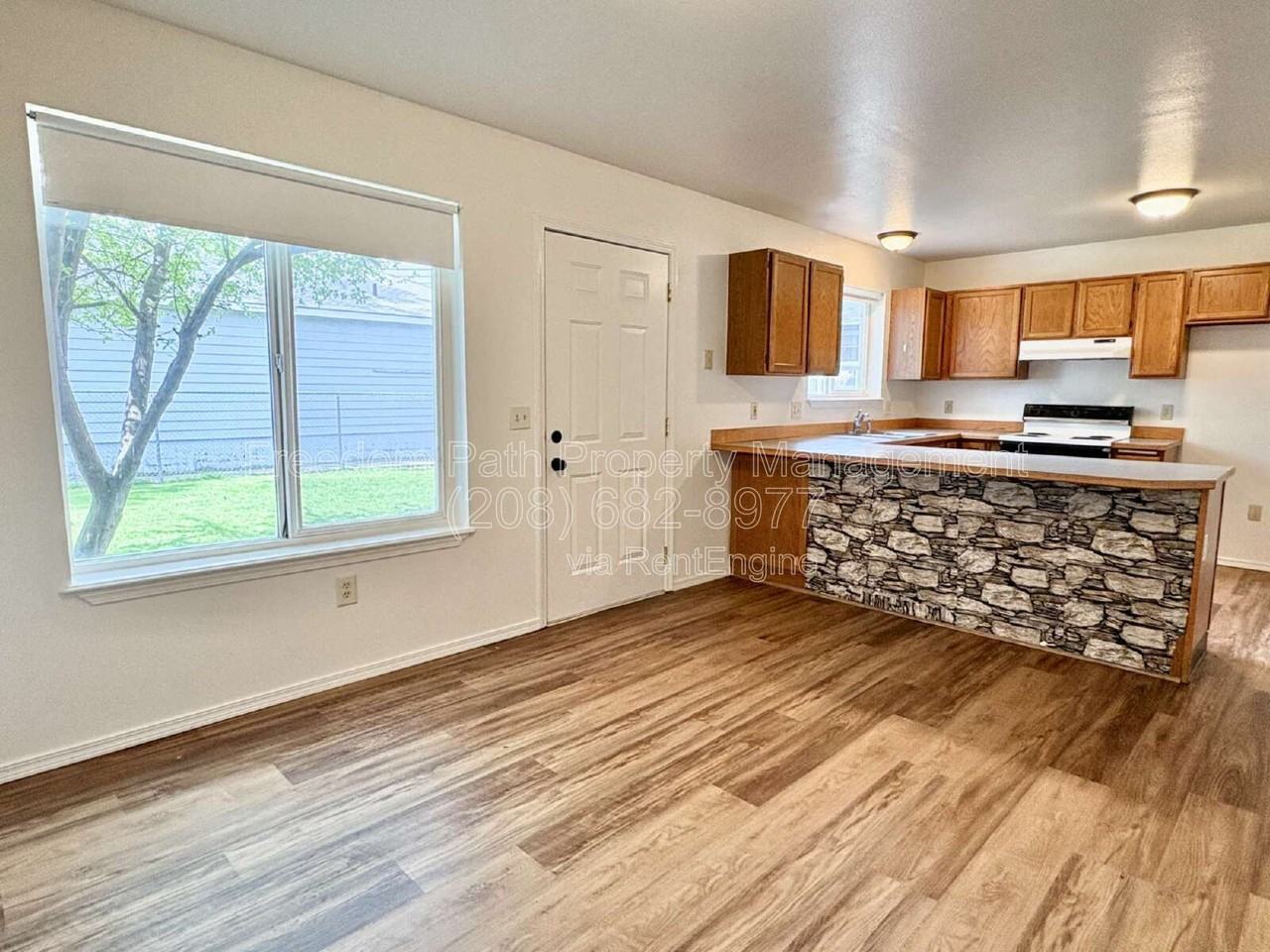 801 N Brigger St #E - Photo 4 of 12