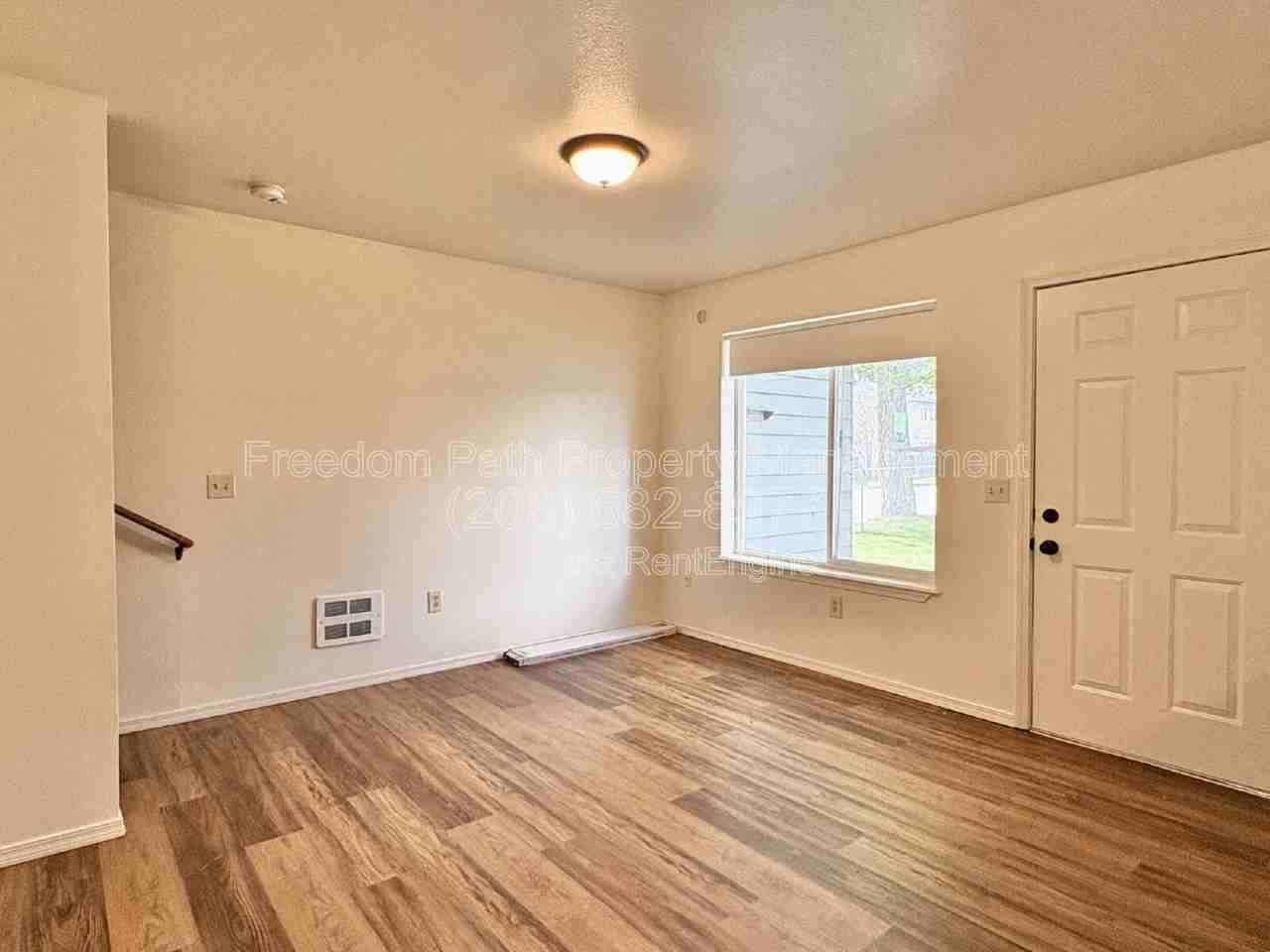 801 N Brigger St #E - Photo 5 of 12