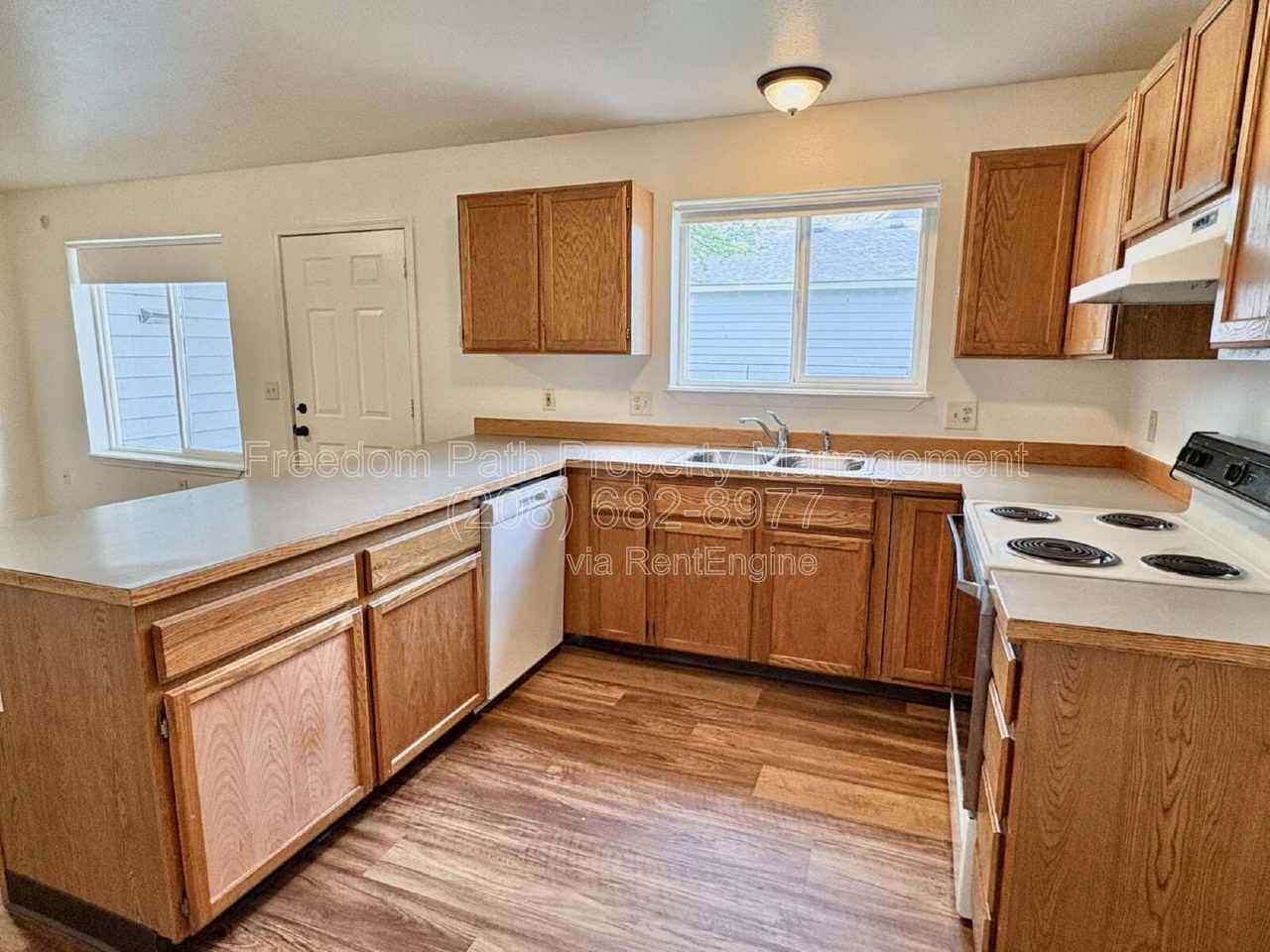801 N Brigger St #E - Photo 6 of 12