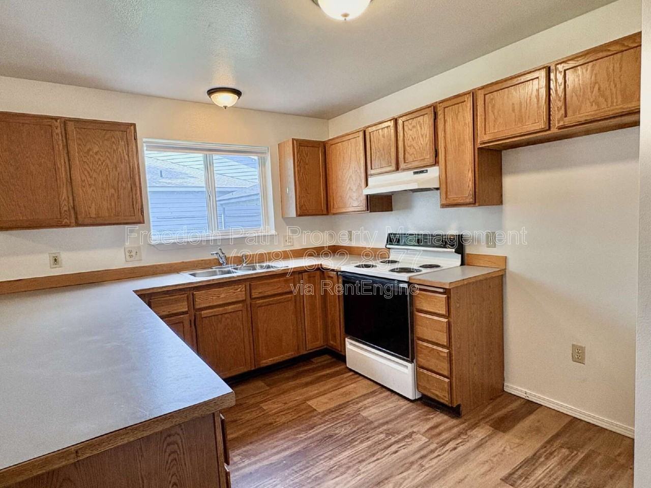 801 N Brigger St #E - Photo 7 of 12