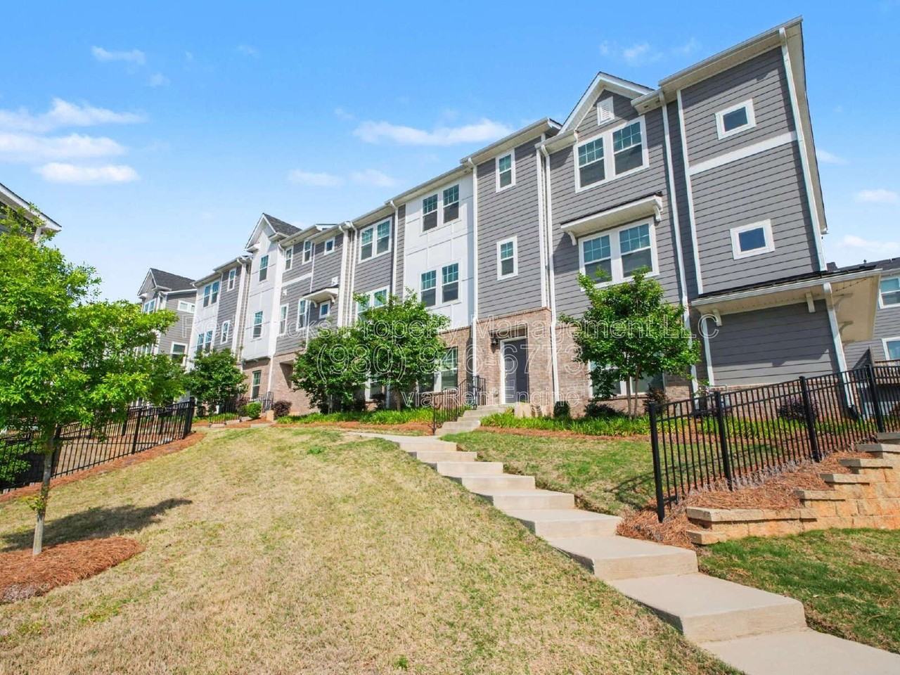 4426 Millennium Ave - Photo 3 of 33