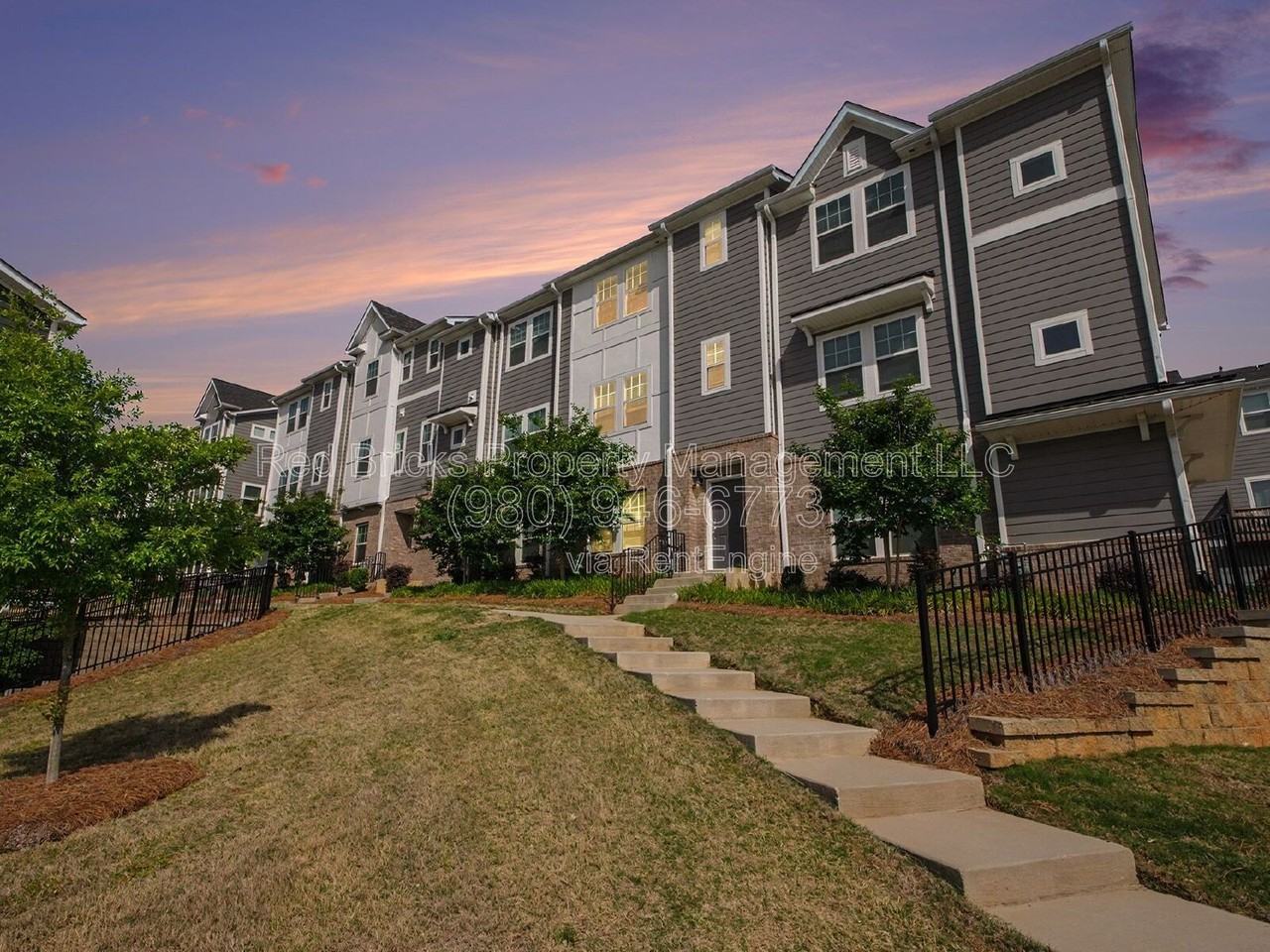 4426 Millennium Ave - Photo 4 of 33