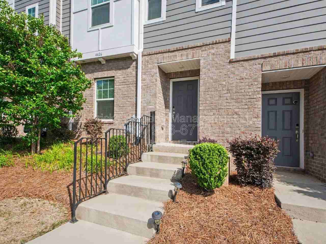 4426 Millennium Ave - Photo 5 of 33