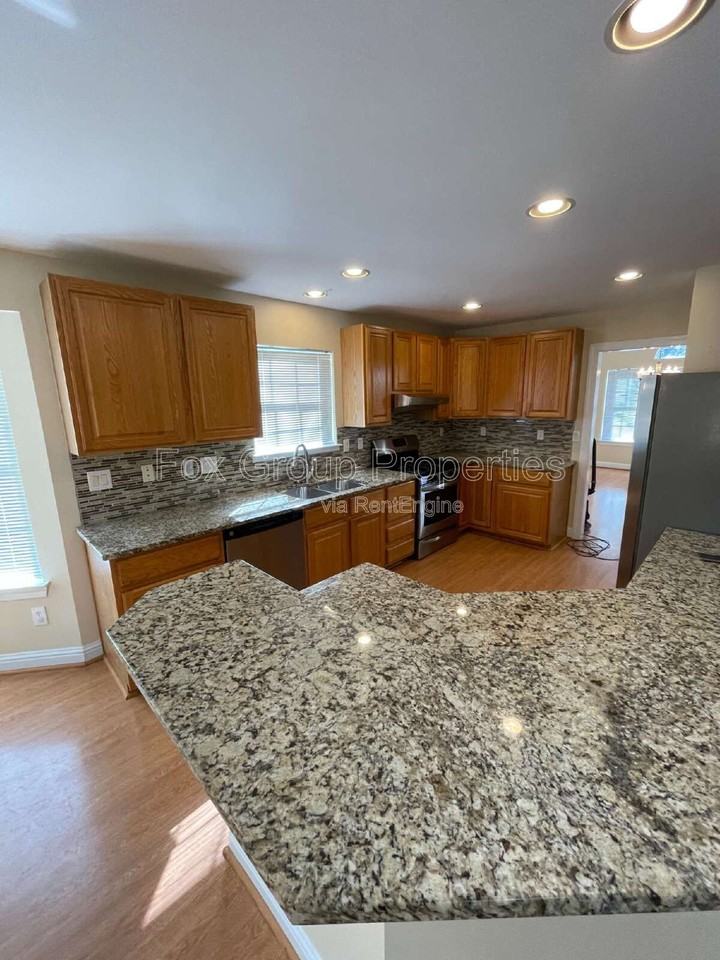 20329 Berry Cir - Photo 6 of 28