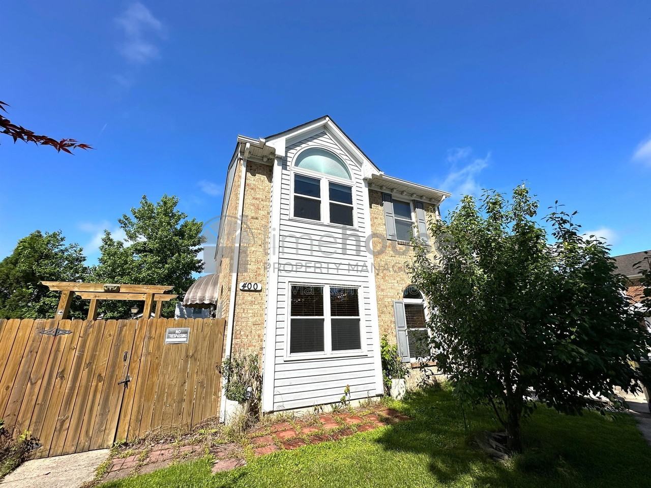 400 Greenview Dr - Photo 2 of 14