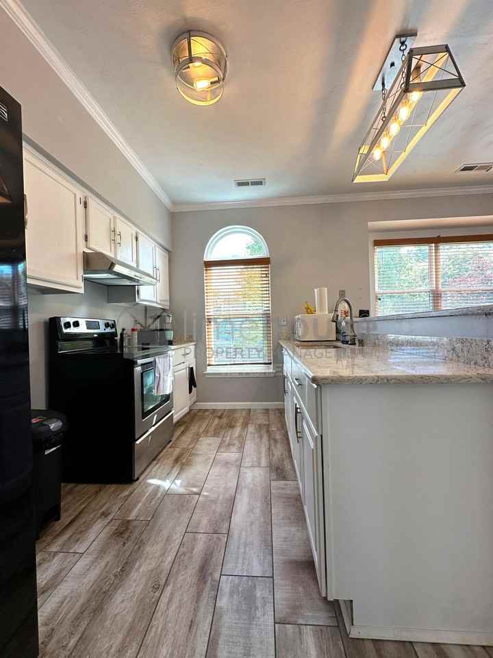 400 Greenview Dr - Photo 4 of 14