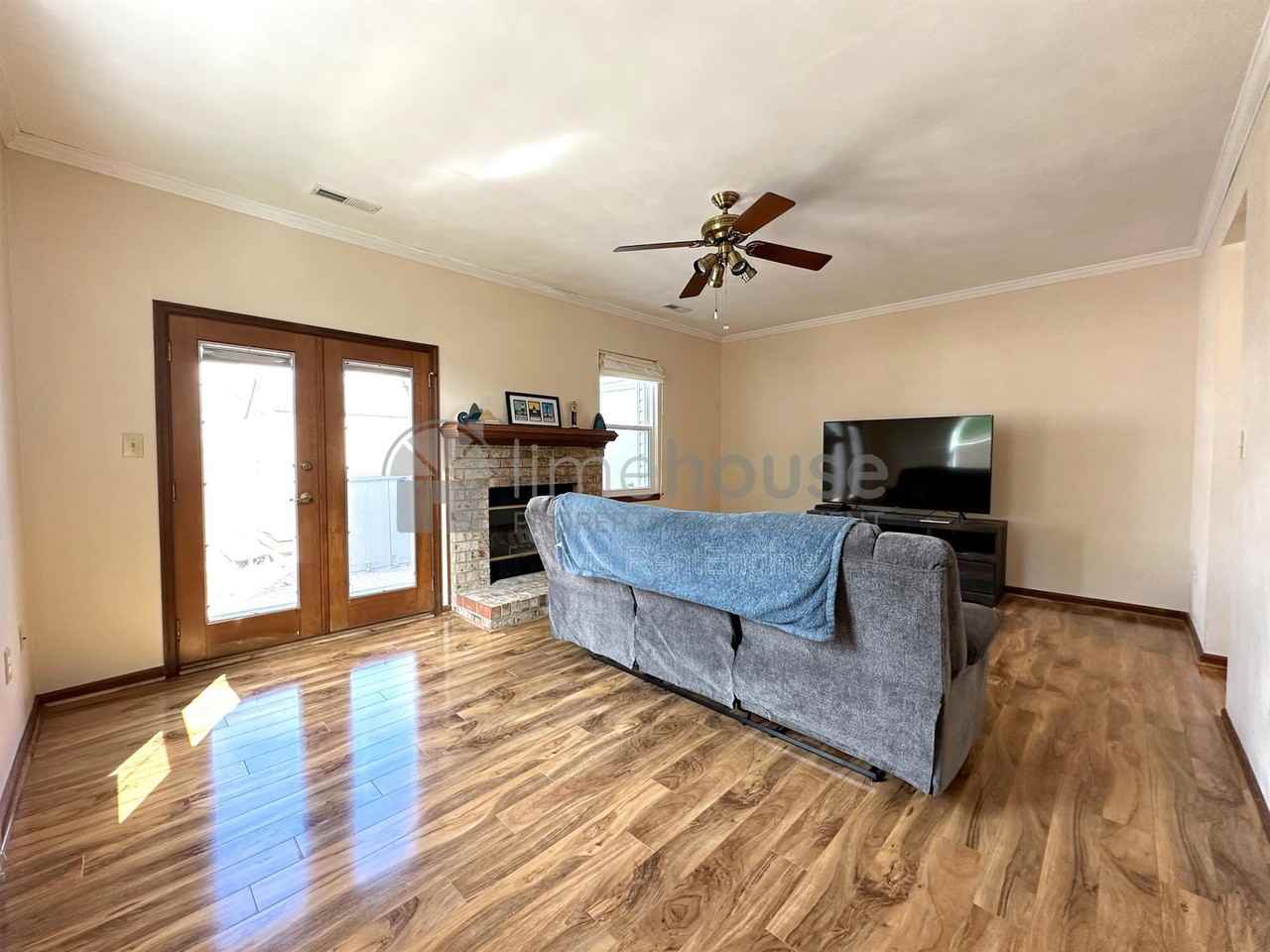 400 Greenview Dr - Photo 5 of 14