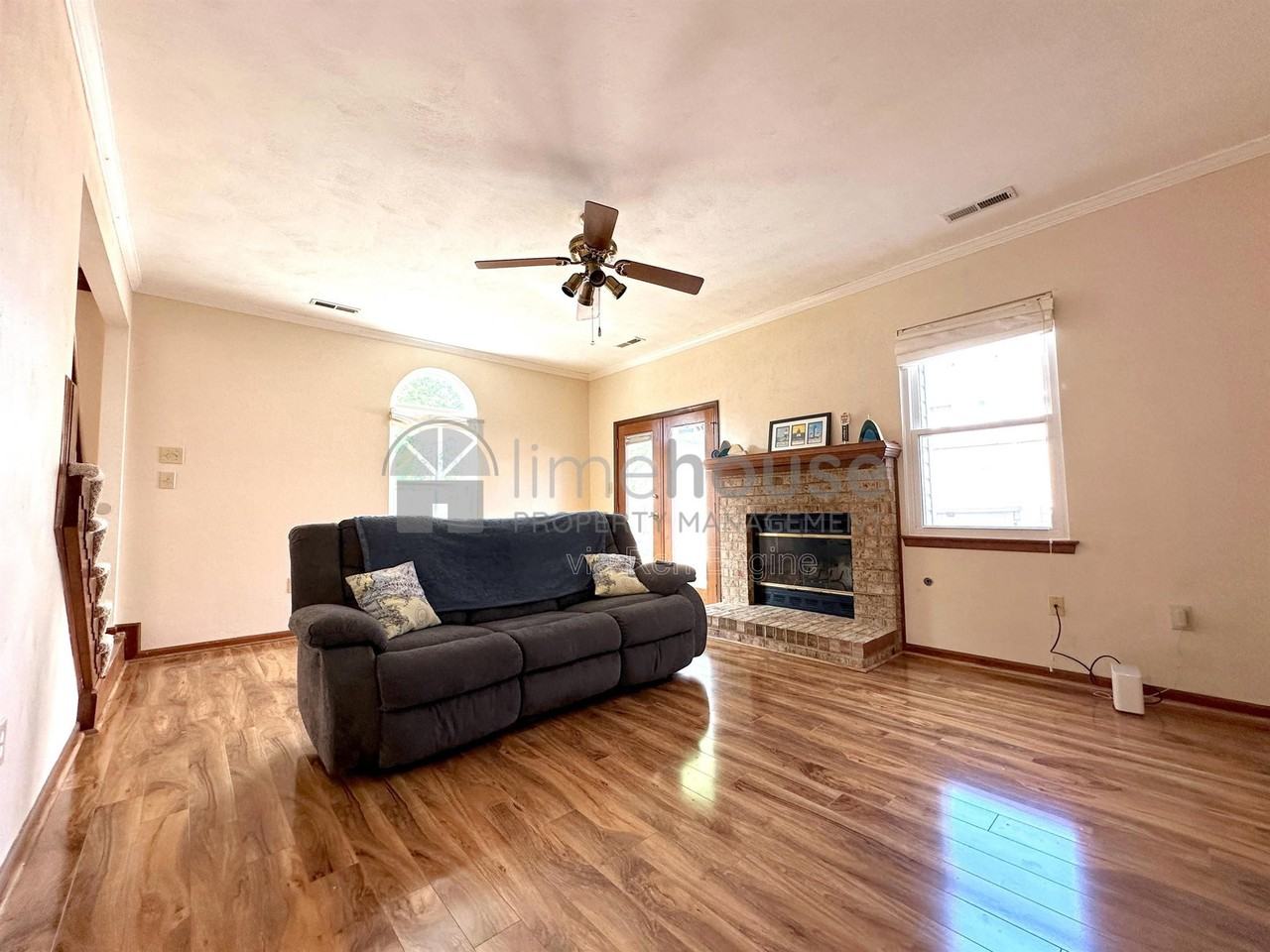 400 Greenview Dr - Photo 6 of 14